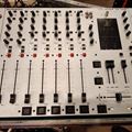 Mixer DJ Behringer VMX1000 in buone condizioni